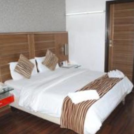 דלהי Hotel Metro Continental חדר תמונה