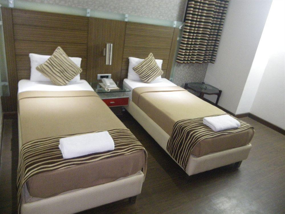 דלהי Hotel Metro Continental מראה חיצוני תמונה