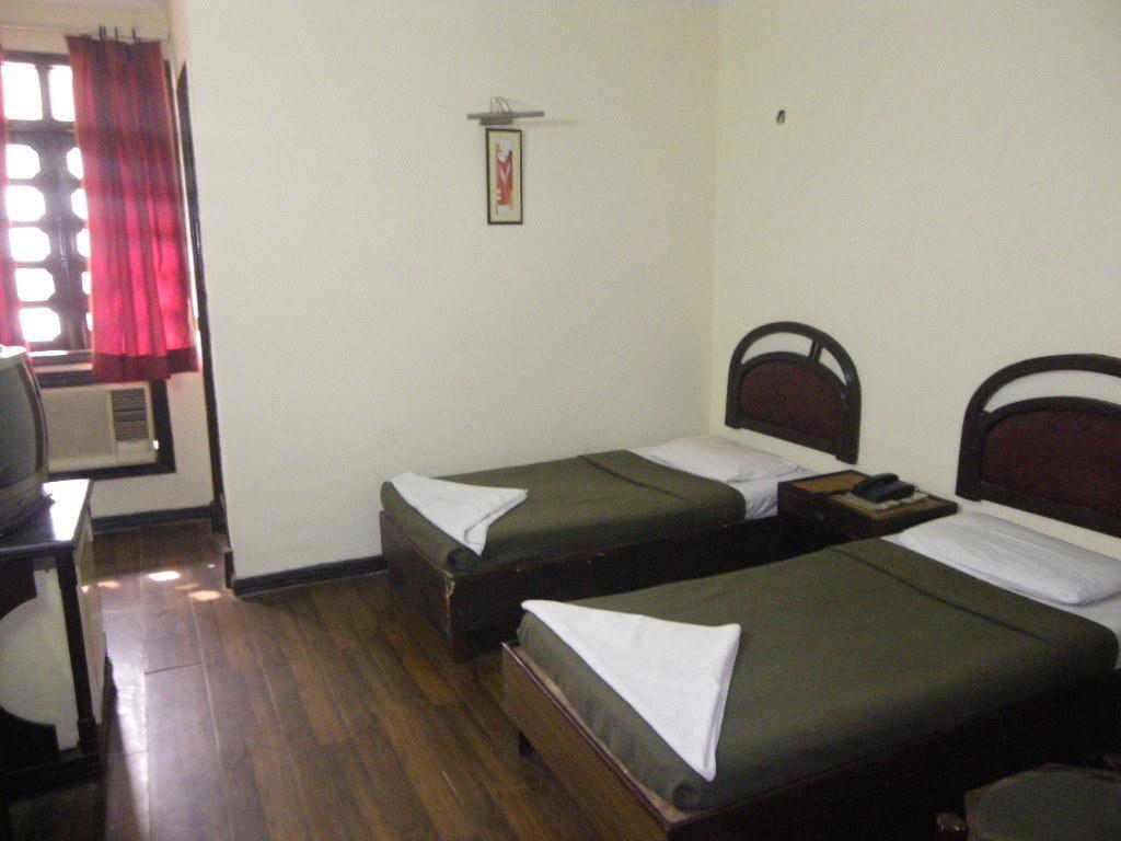 דלהי Hotel Metro Continental חדר תמונה