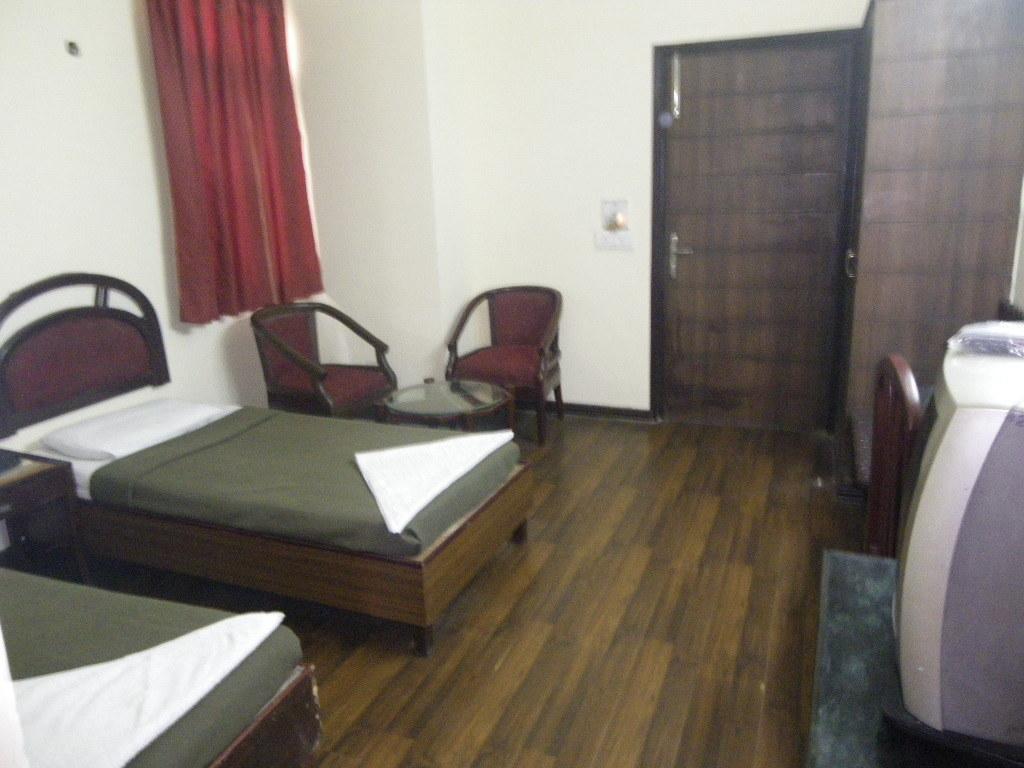דלהי Hotel Metro Continental חדר תמונה