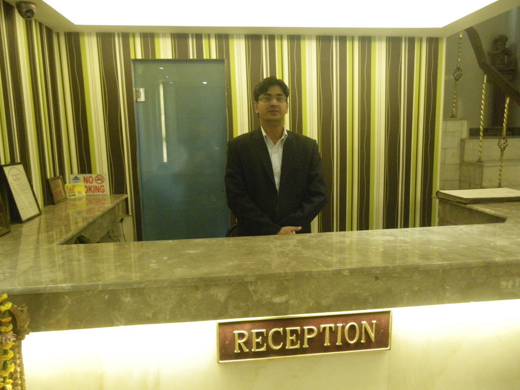 דלהי Hotel Metro Continental מראה חיצוני תמונה
